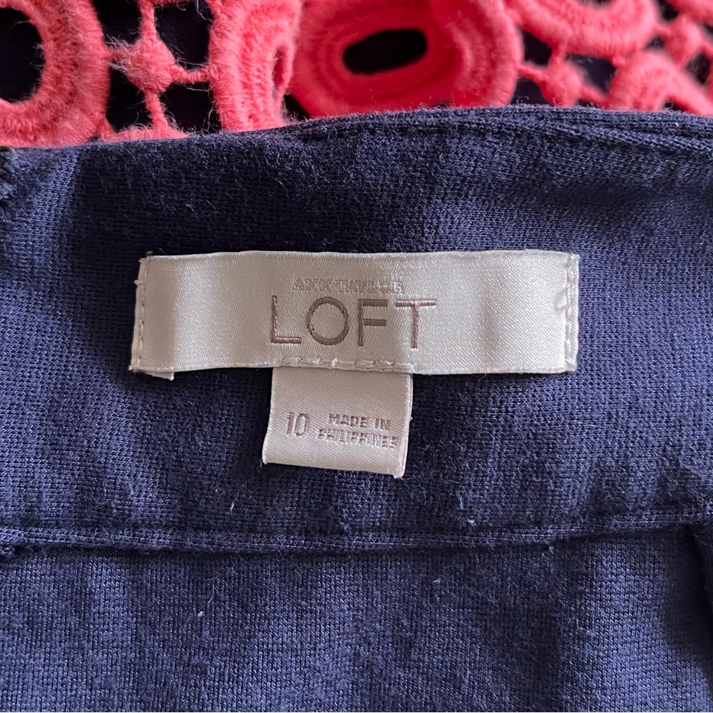 •LOFT• Crochet Lace Skirt In Navy and Salmon - Size 10 - Picture 2 of 7